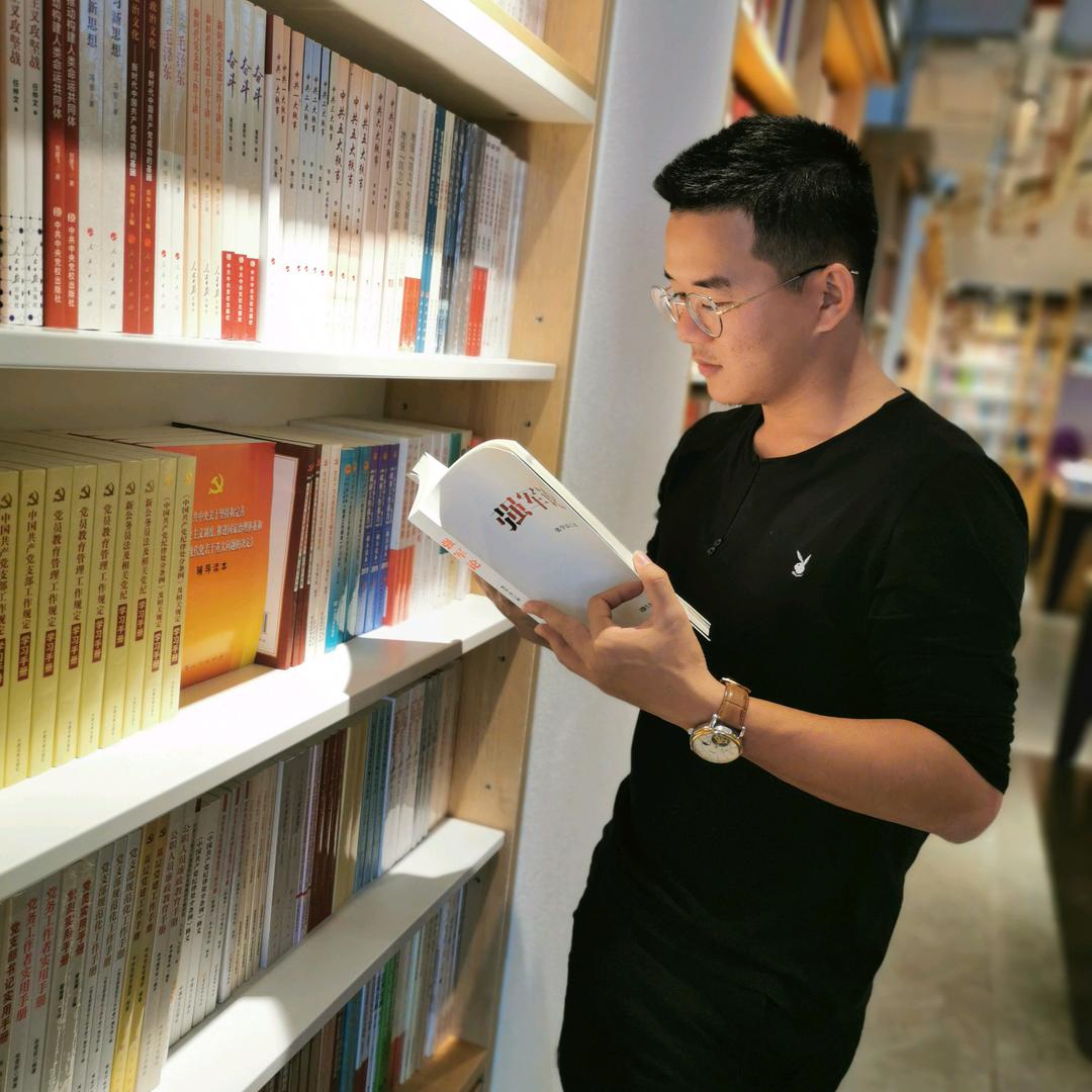 华美小金老师