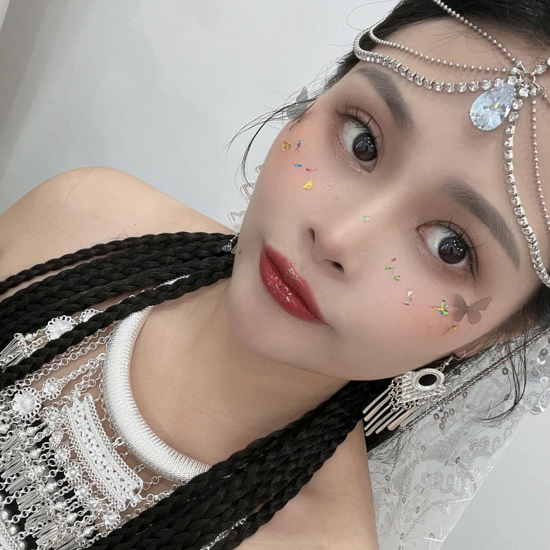 づ做自己的光￣