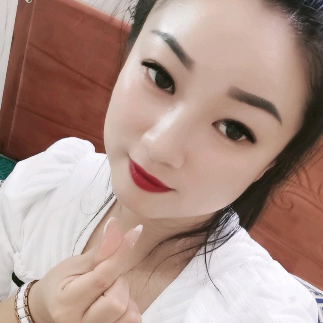 梨花田奶茶店的小阿姨