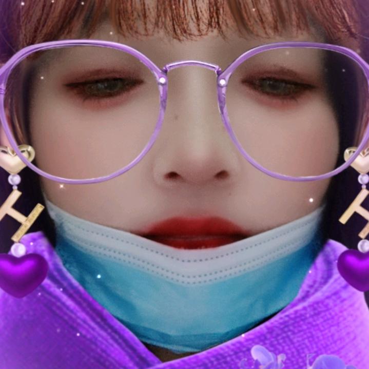 人前一套人后一套