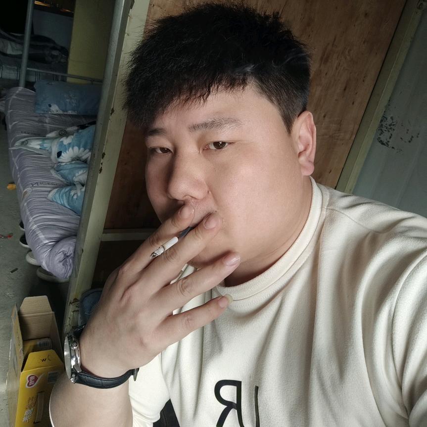 没有梦想丶何必远方