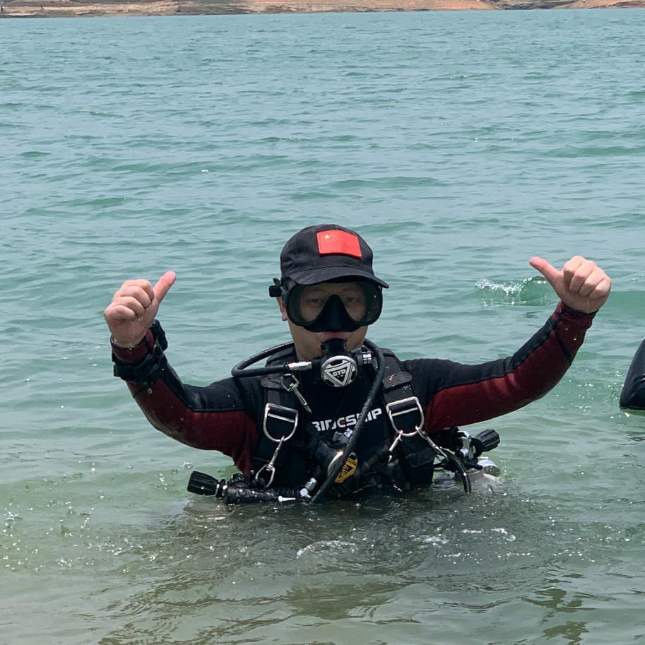 会潜水小易哥哥