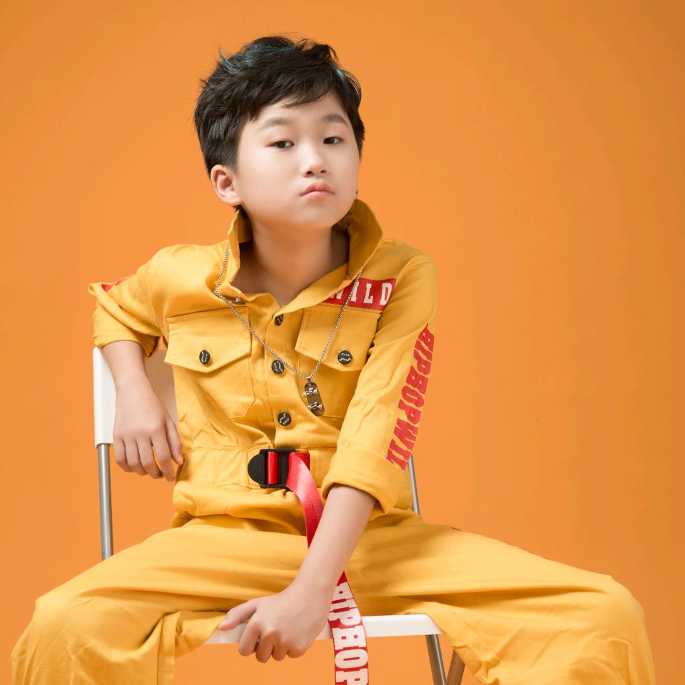 丁哥小时候很帅