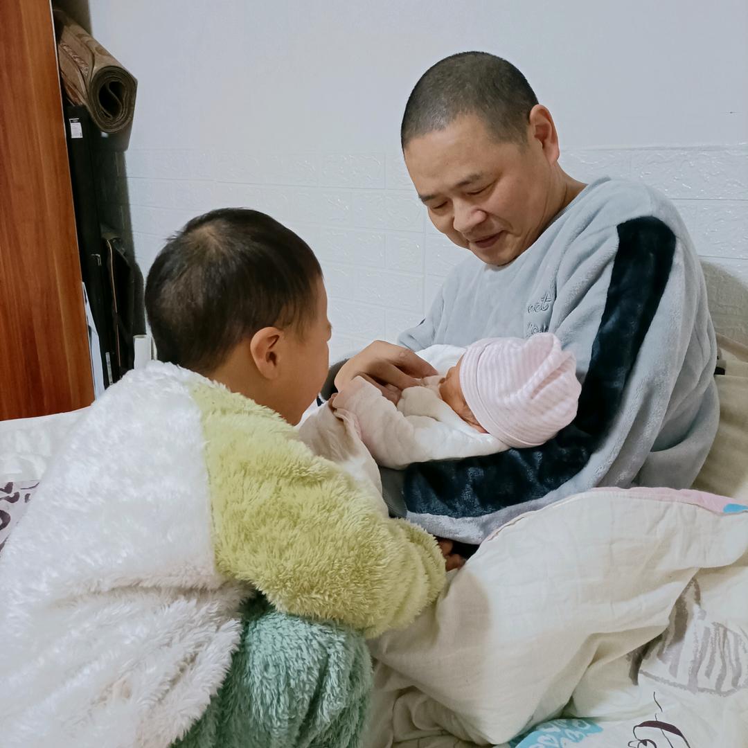 家有三保镖