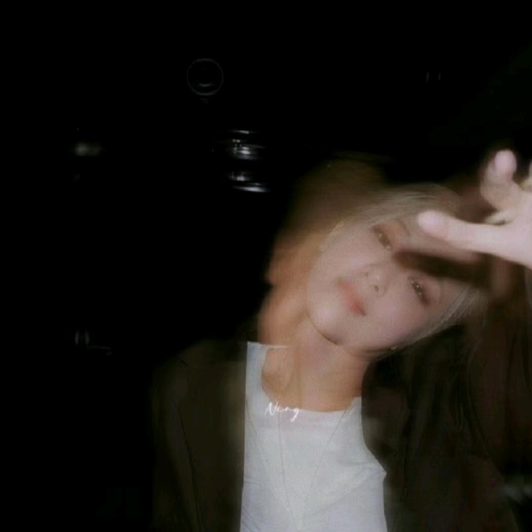 一蹲能拉五坨粑粑（穿搭博主版