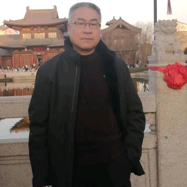 职业兽医师卢启哲