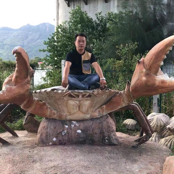 广场上的那个男人《老表》