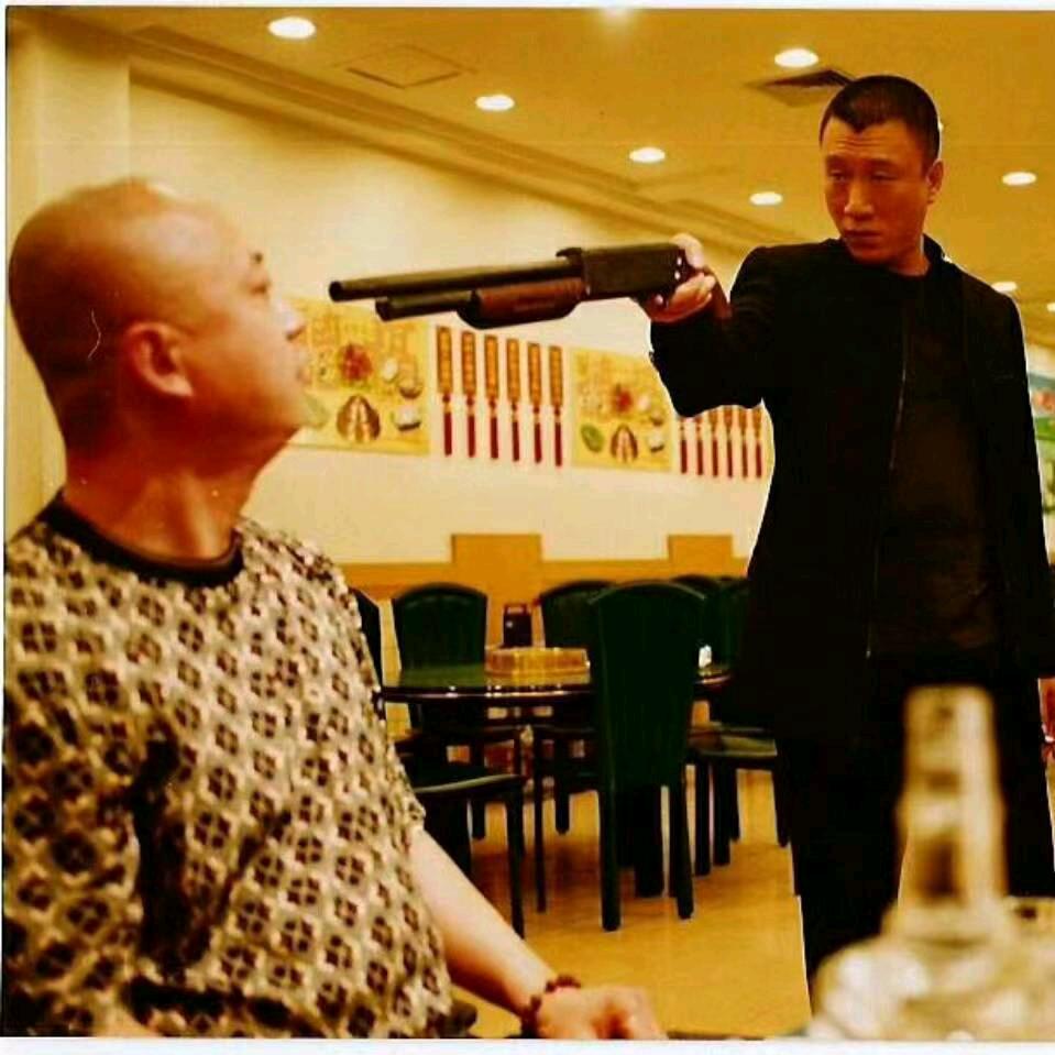 谭何容易