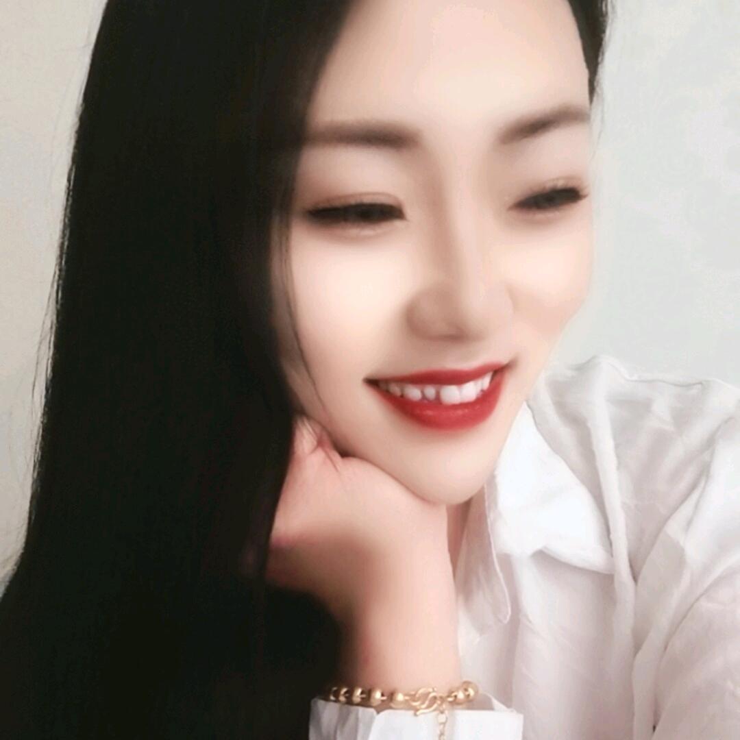 爱臭美的娜娜崔