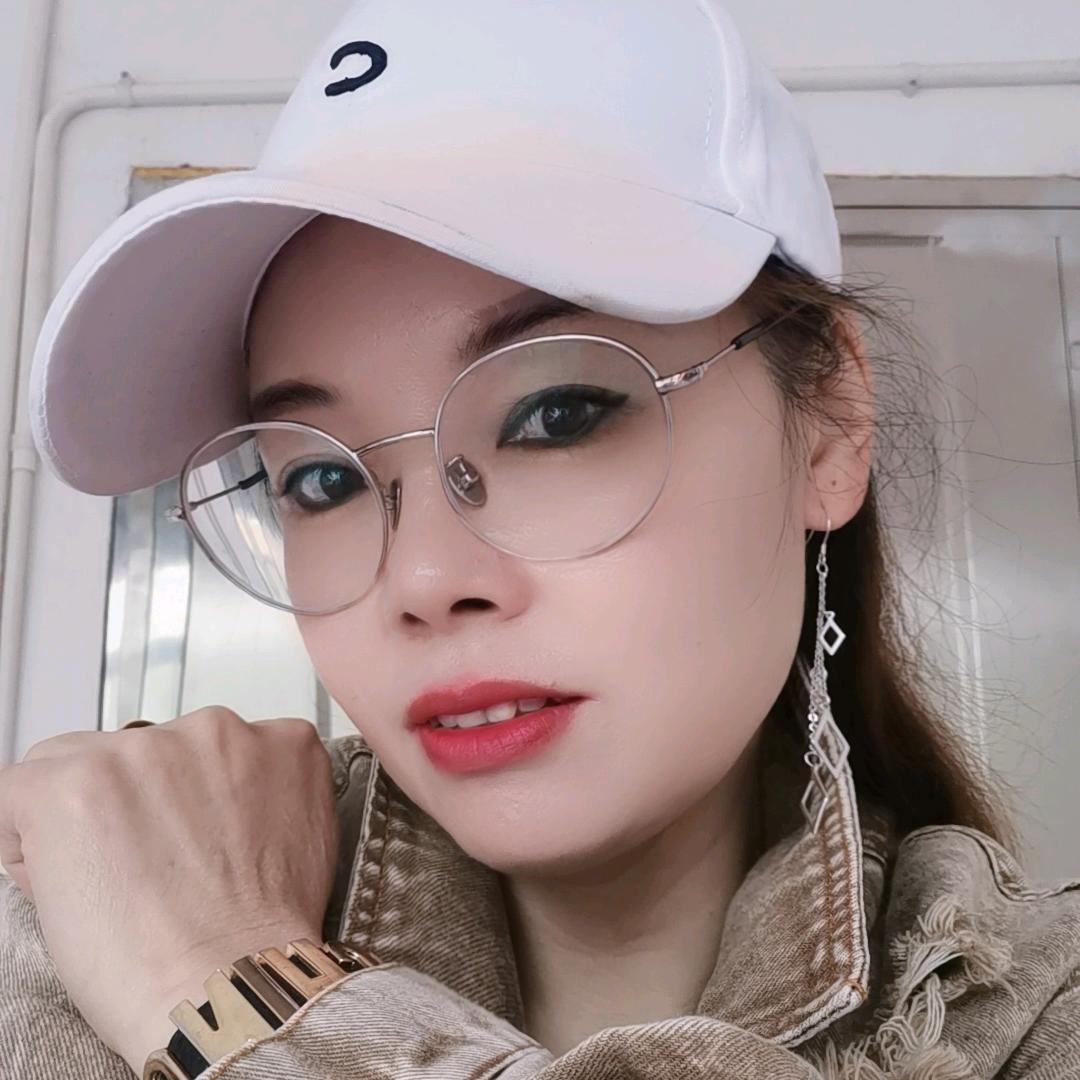 单身妈妈照顾两个小孩