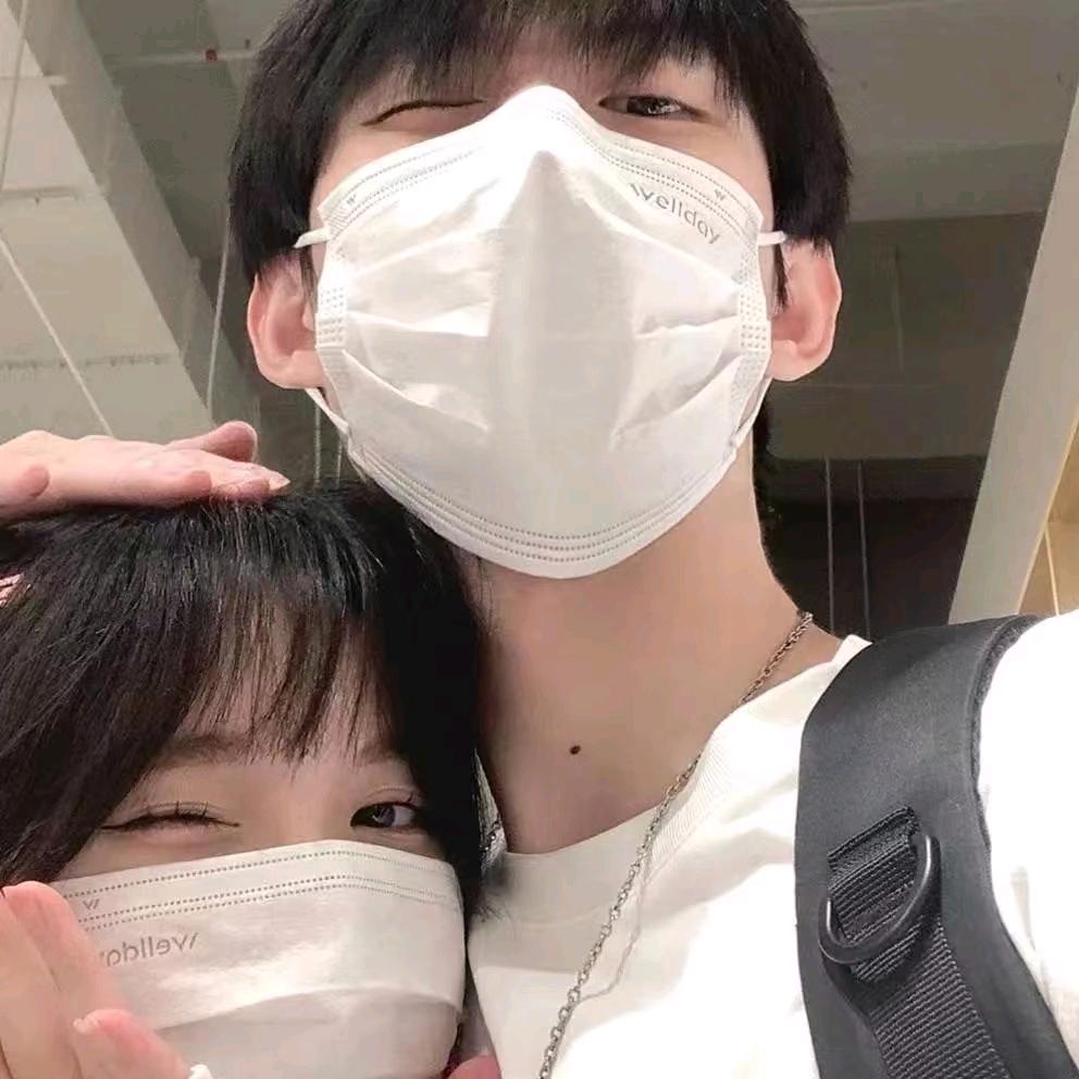 谮月