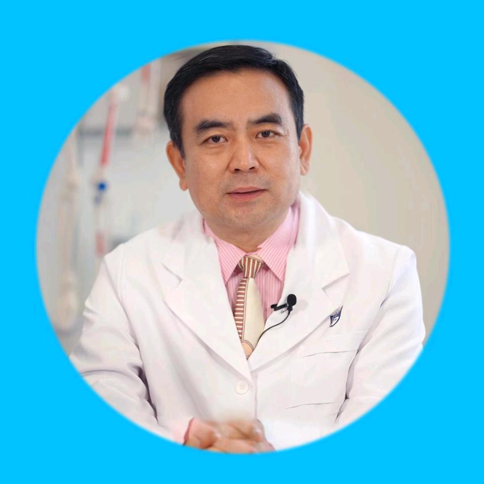 脊柱微创专家郭钧博士