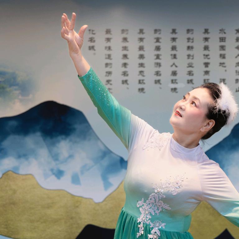 仅仅