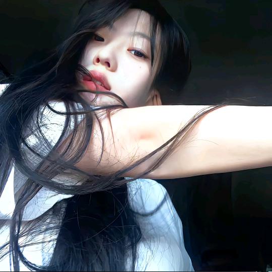 腼腆小美.