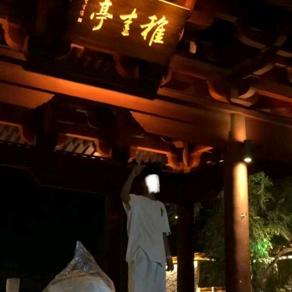 @混过社会卖过萌，我的名字叫小鹏