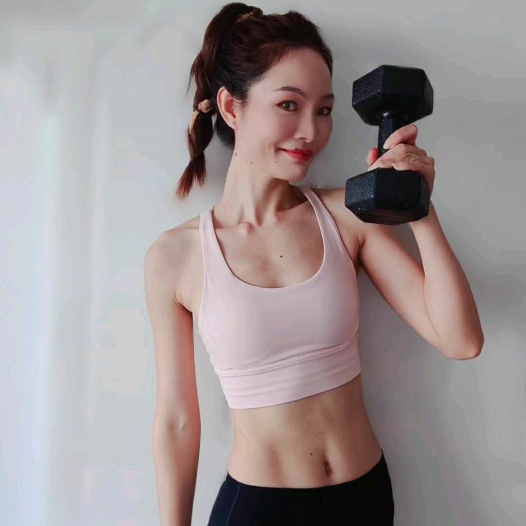 瑜伽高级私教云朵