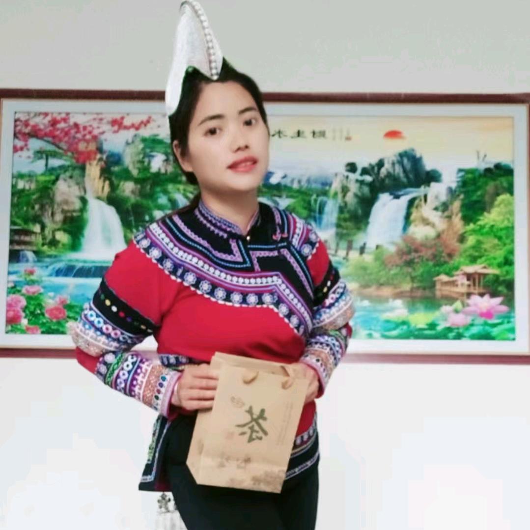 哈尼族龙姑娘