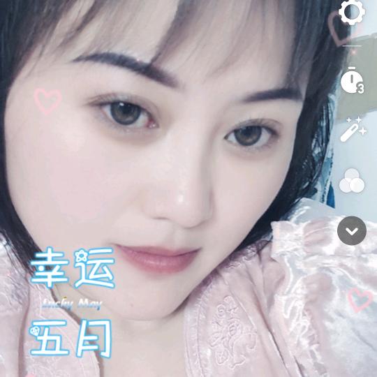 笑着退场