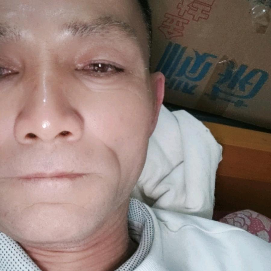 邓国英