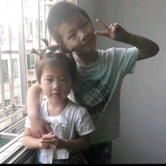 月光下的背影
