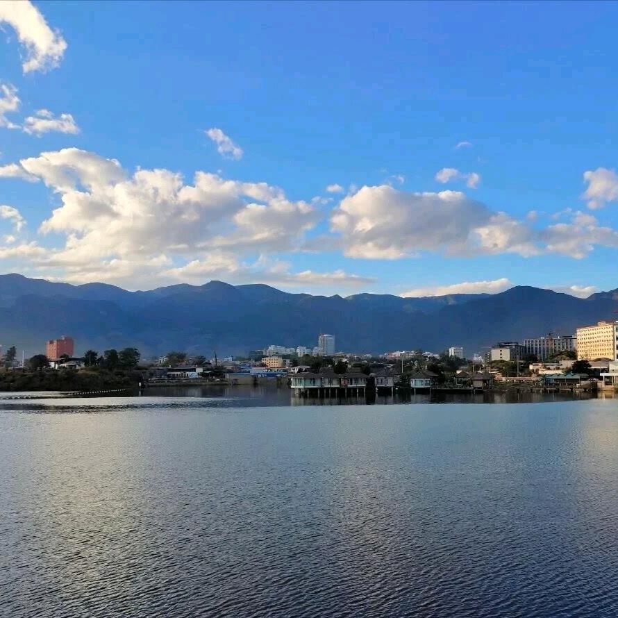 郑州市郑东新区万格维百货商行