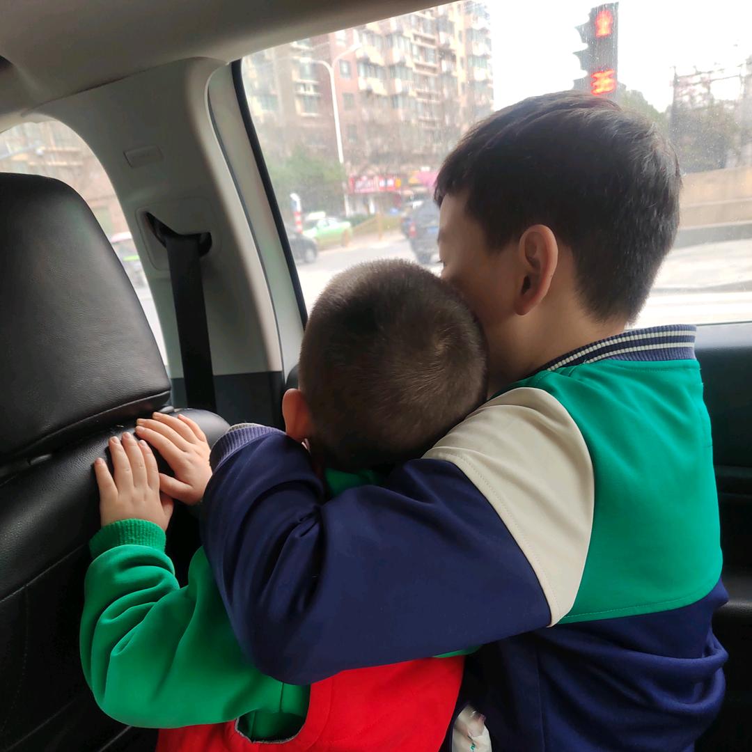跳跳皮皮