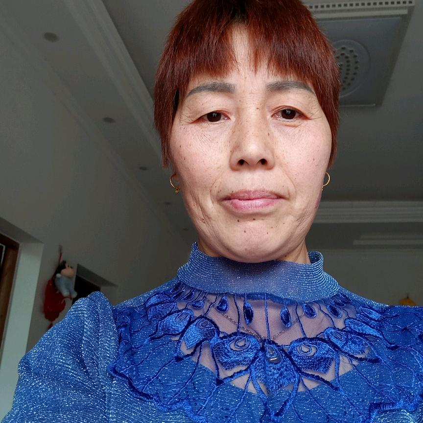 四川卢姐（小号同名大号晚上7:10开播