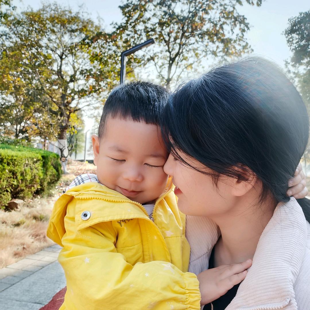 哥哥叫她小草莓