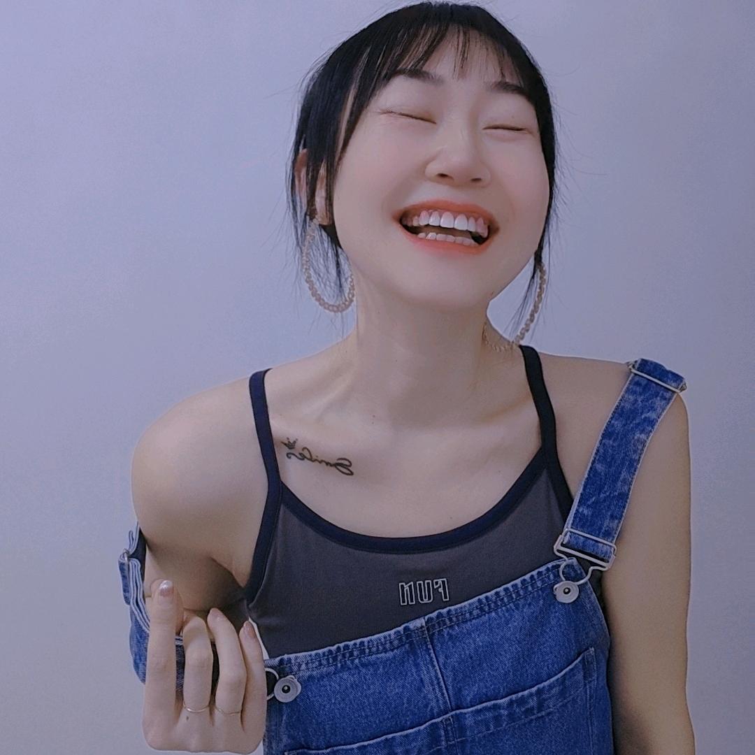 牧记烧烤老板娘