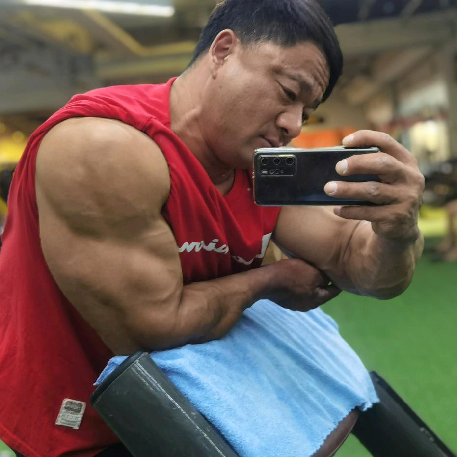 英博纳健身—楚鹏克