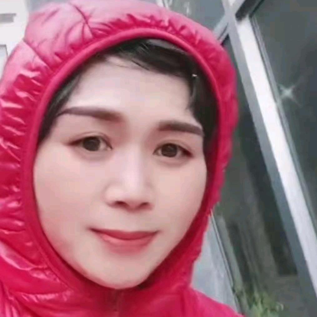 玲儿爱唱歌。
