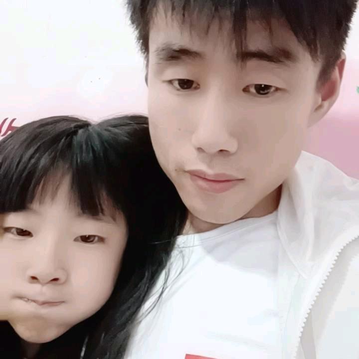 单身宝爸带女儿