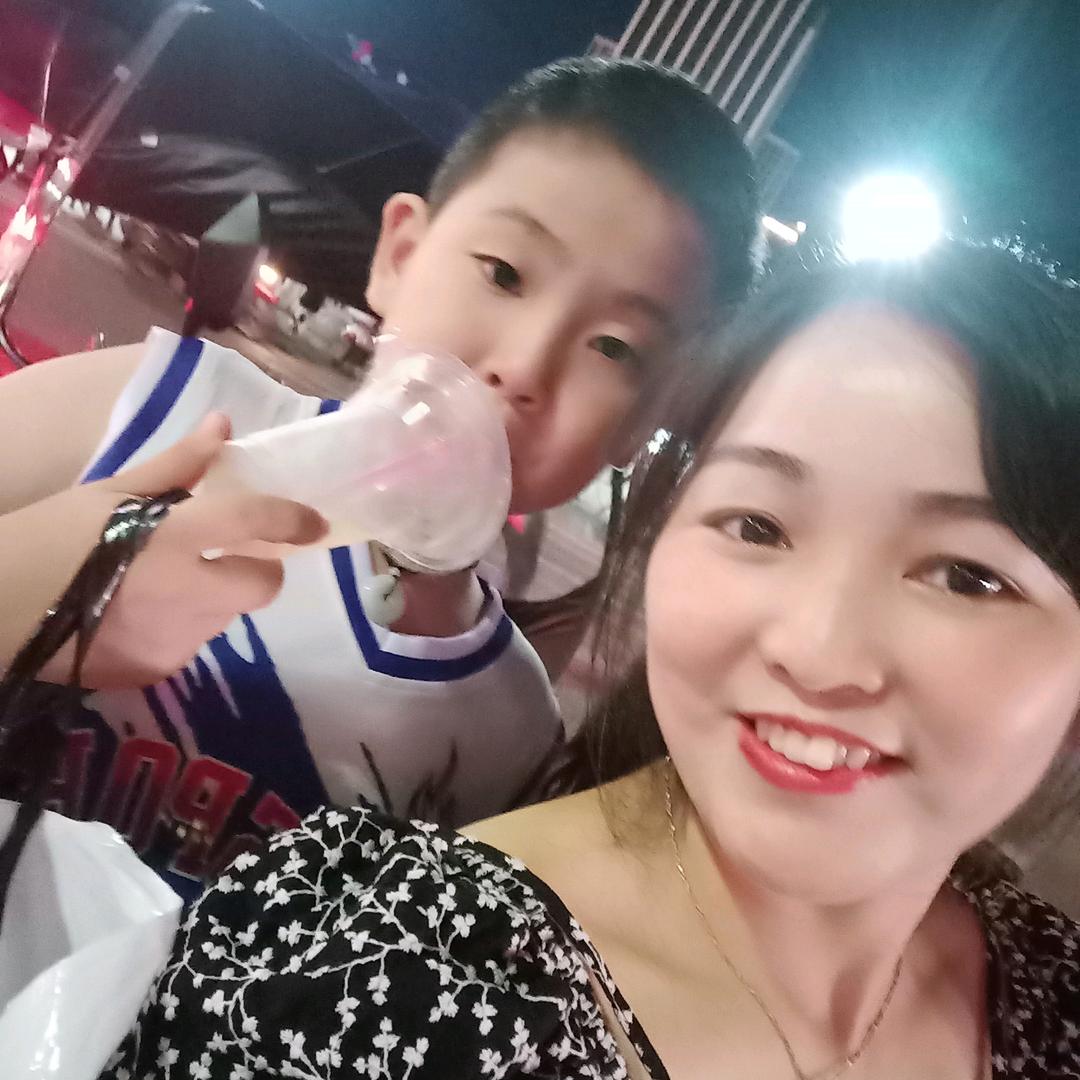 阳光下的笑颜