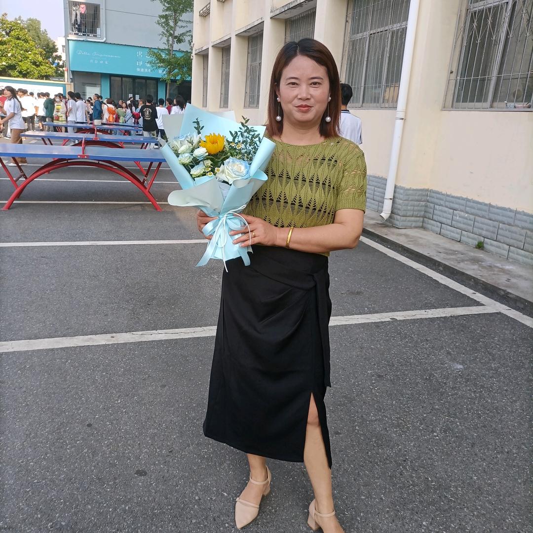 李姐林场出售土鸡，土鸡蛋，小犬，对外垂钓