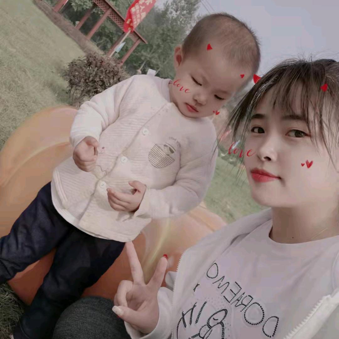 快快乐乐一家人。