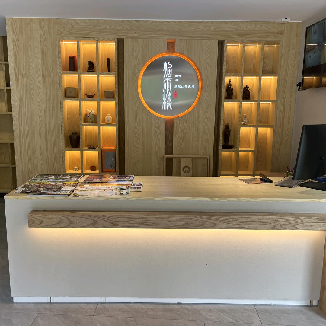 凤凰古城烟雨楼高端江景民宿官方号