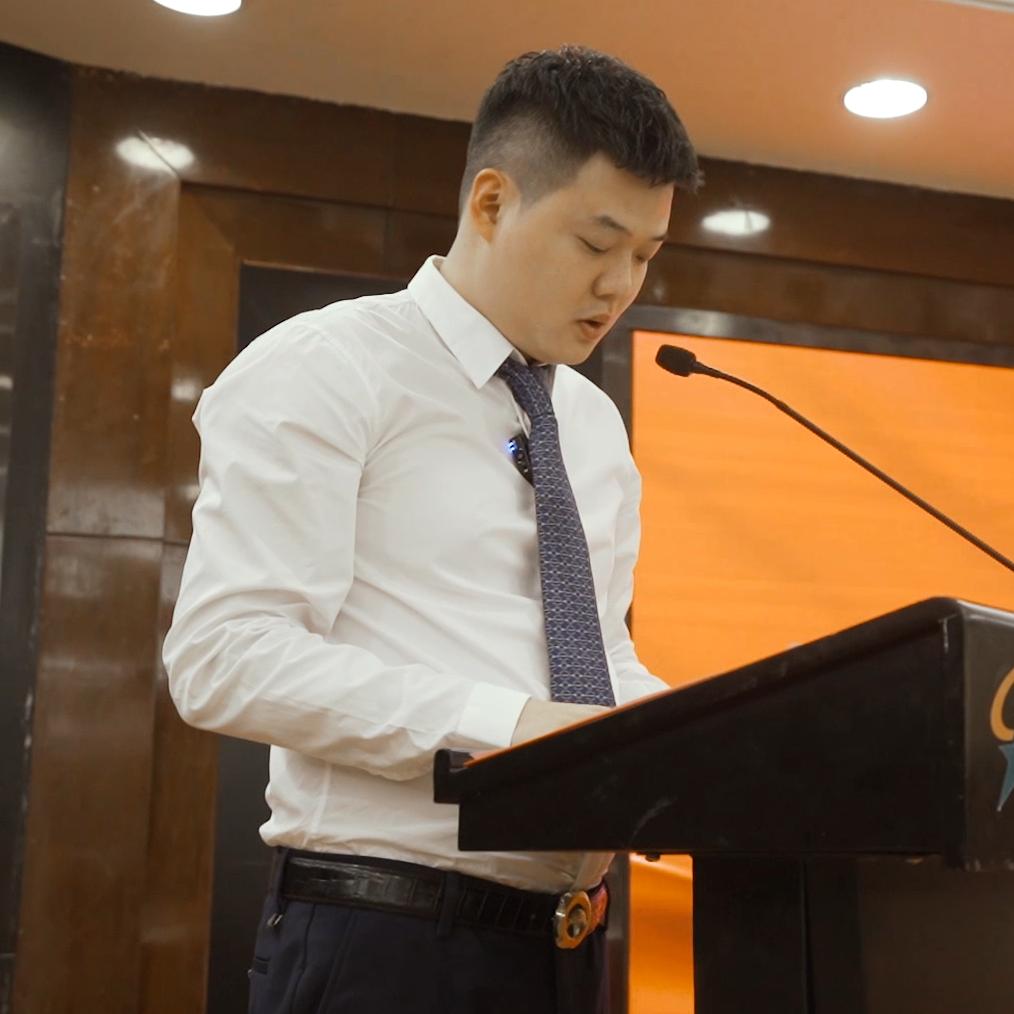 搬木头的小马哥