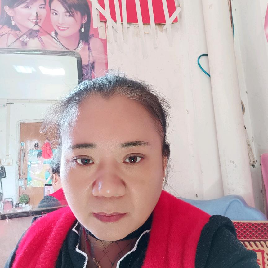 树叶上地毛虫