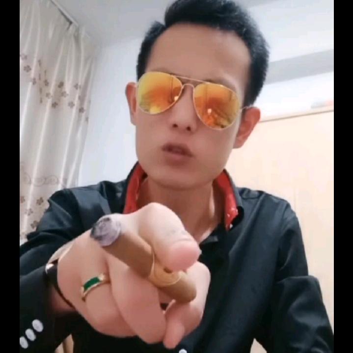对你微笑灬纯属礼貌