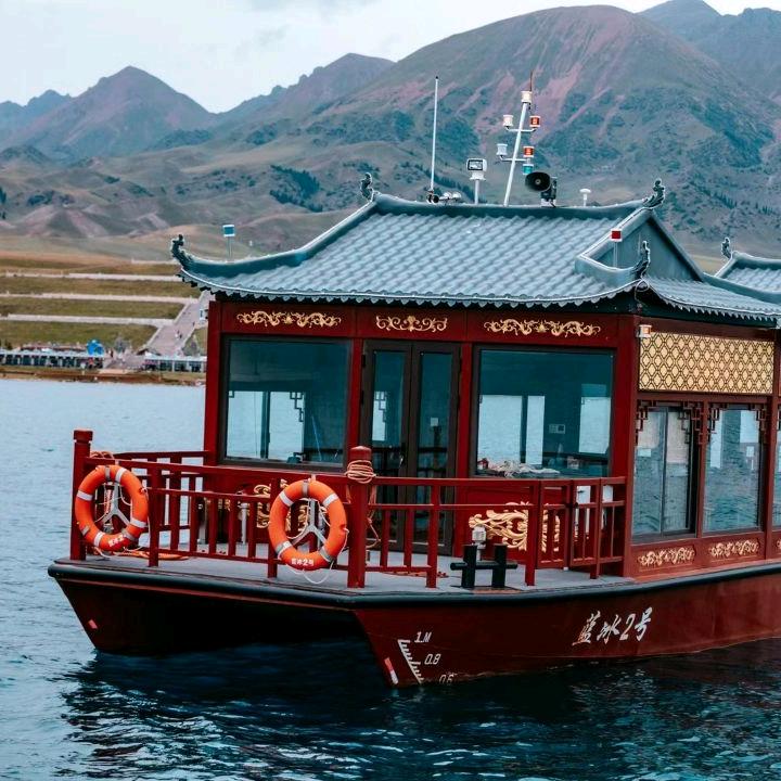 赛里木湖点将台画舫船
