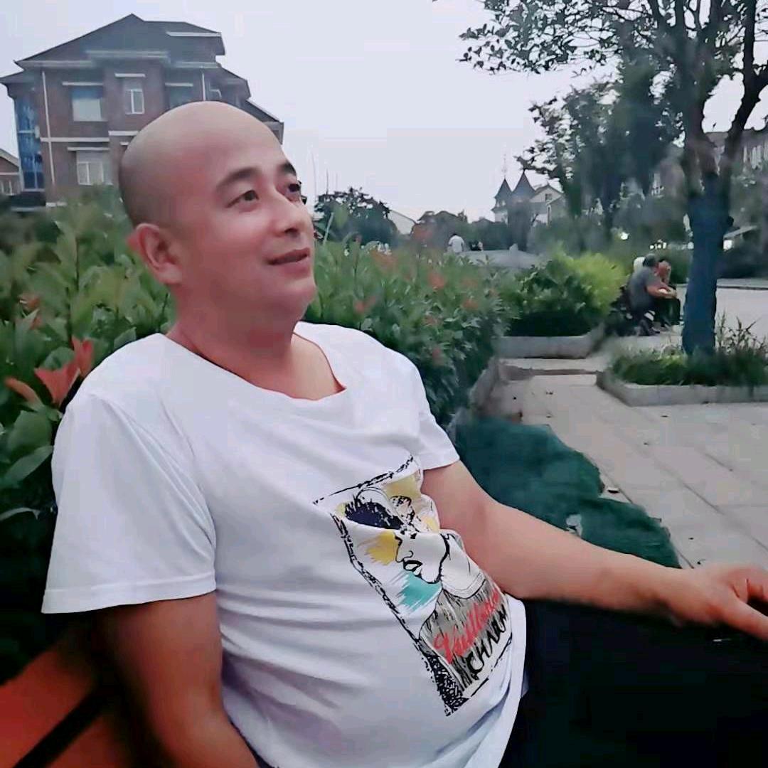 红哥不再年轻。