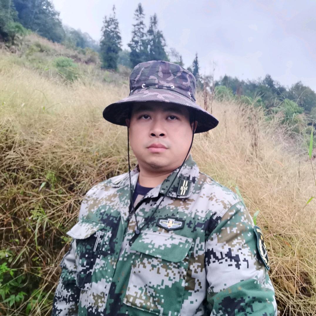 迷彩书记