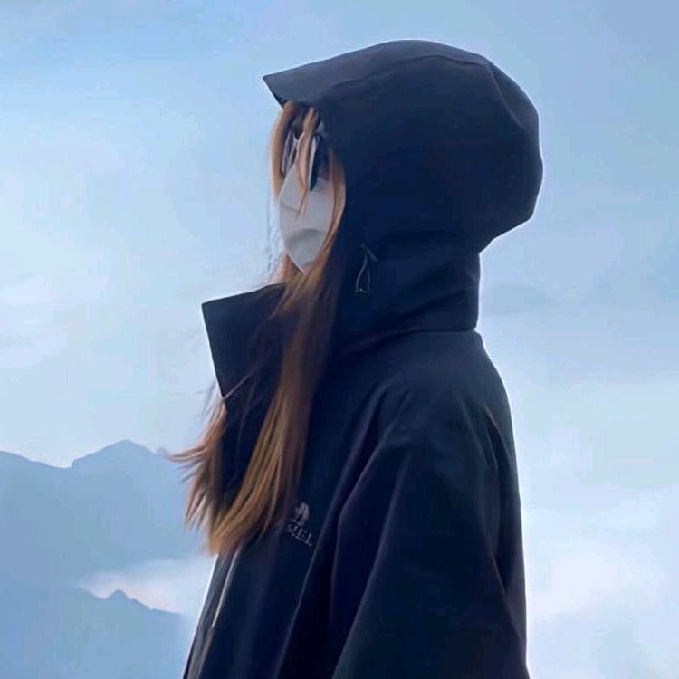 在日落下