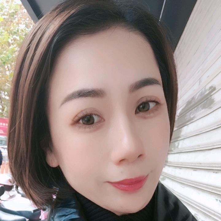 郏亚亚