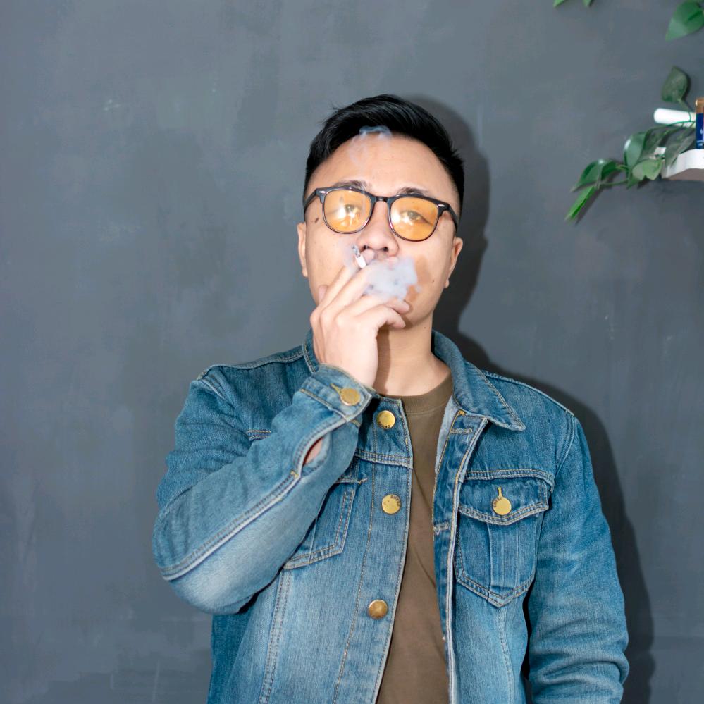 抛头露面的男人