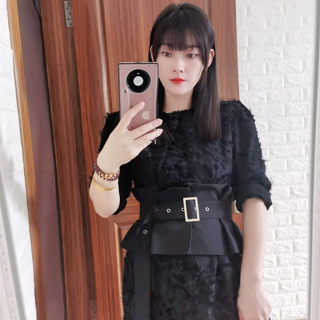 她是周周吖