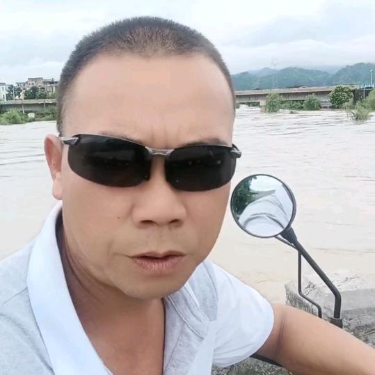 除了寂寞就是冷