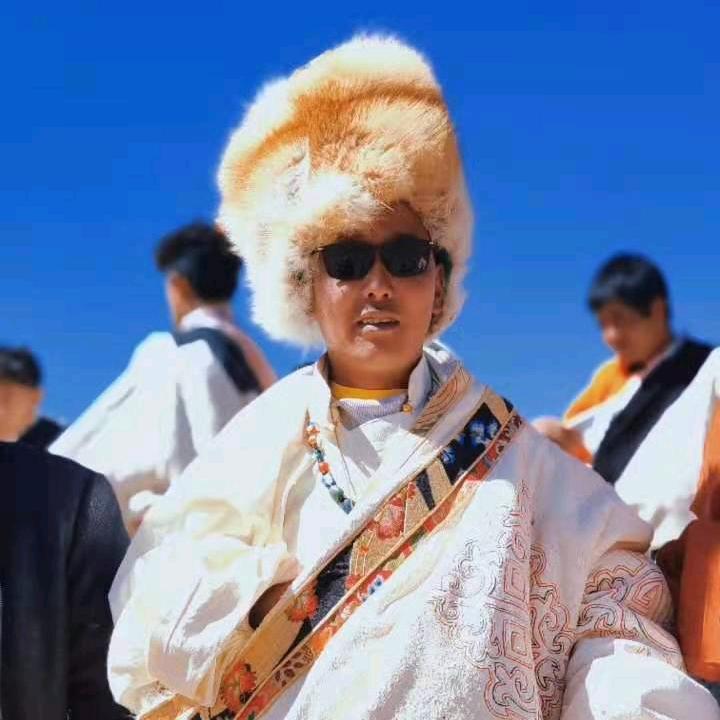 སྐྱེས་   巴     ཕོ།