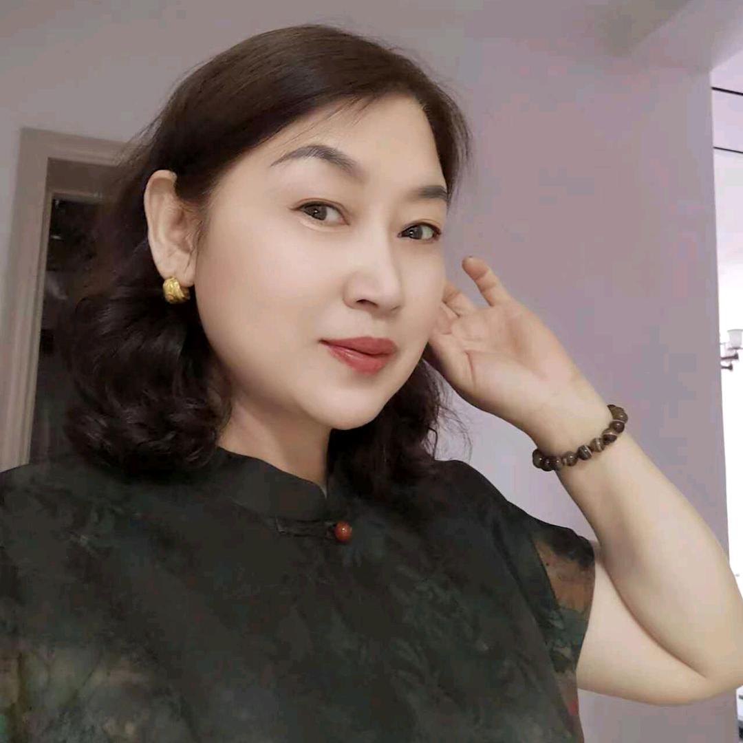 小月亮张姐 🙂每天晚上8:20开播
