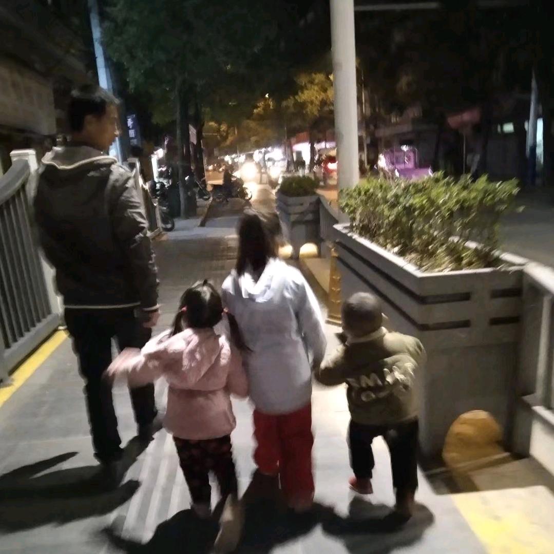 @是梨鸭🤭🤭🤭🇨🇳🇨🇳